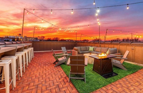 Hadley - Washington House | Skyline Views with Double Rooftop Deck & Game Room