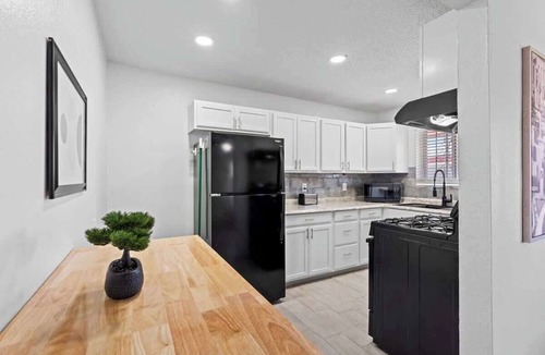 Biggs Field Apartment | Sleek 2-Bed 1-Bath Home Near Fort Bliss