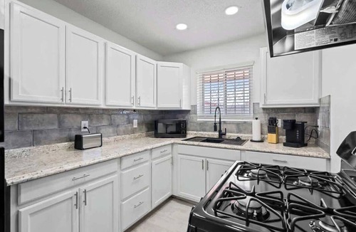 Biggs Field Apartment | Sleek 2-Bed 1-Bath Home Near Fort Bliss