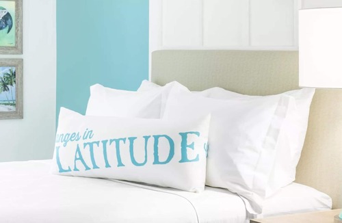 I-435 West KC-KS Hotel | Sleek Room Close to Kansas Speedway and Legends Outlets – Ideal for Day Trips