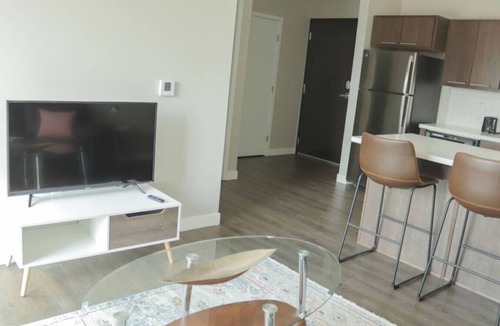 Downtown Des Moines Apartment | Sleepover | Elegant 1BD/1BA - Downtown Des Moines