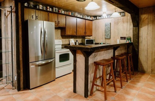 Webster City House | Sleeps 16 | Pool+Hot Tub+Game Room | 3 Kings