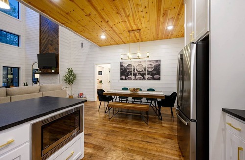Hochatown Cabin | Sleeps 20, Heated Pool, Luxury