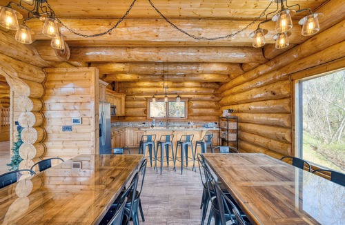 Pittman Center Cabin | Sleeps 21 Luxury Cabin w/Panoramic View, Hot Tub, Game Room | Pinnacle Chalet