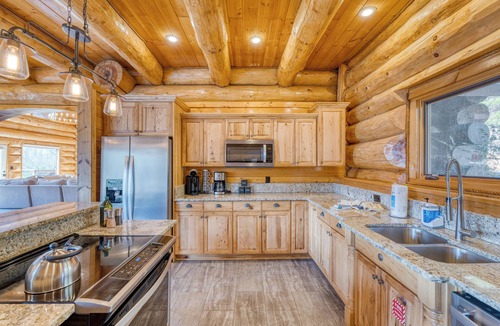 Pittman Center Cabin | Sleeps 21 Luxury Cabin w/Panoramic View, Hot Tub, Game Room | Pinnacle Chalet