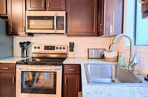 Indian Point Cabin | Sleeps 26! Awesome Family Retreat on Indian Point!