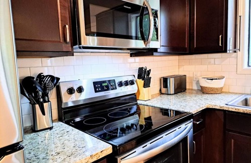 Indian Point Cabin | Sleeps 26! Awesome Family Retreat on Indian Point!
