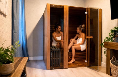 St. Louis House | SLPS 30 with POOL 4 King Beds Gym and Sauna