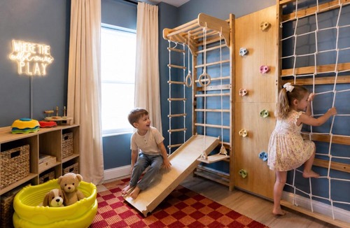 St. Louis House | SLPS 30 with POOL 4 King Beds Gym and Sauna