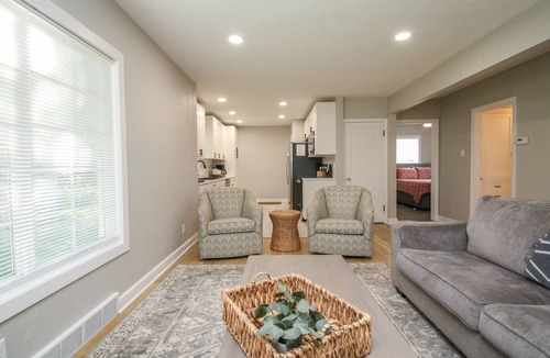 Burbank House | Small Town Charm Near Ponca State Park