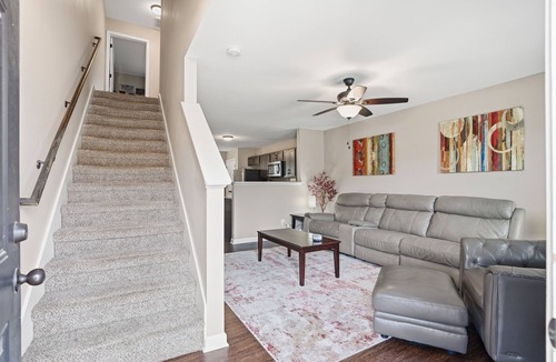 Clarksville House | Smithson Getaway-Wi-Fi|King Bed | Desk | Private Bath in Each Room