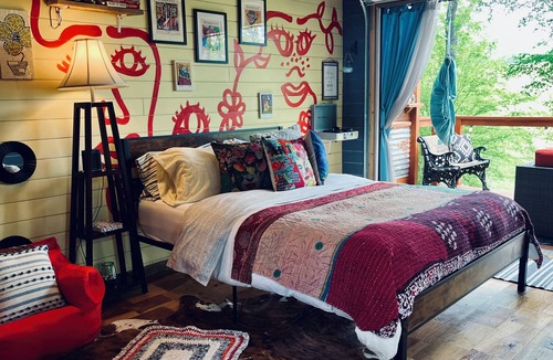 Sparta Villa | Snug In @Artist Cabin #Relax #reconnect #Love #river #petfriendly