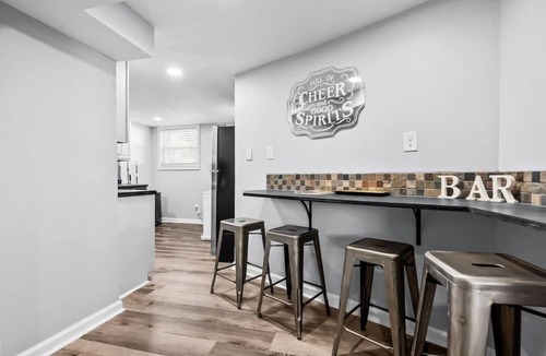 Chickasaw Apartment | Soak in the Garden Spa; Central to Historic Town
