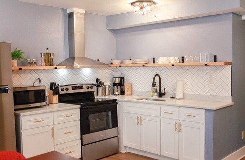 East Ocean View Apartment | Sojourn's Harborage Jellyfish Suite Near Beach