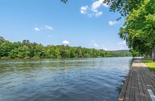Mid America Condo | Solar Eclipse Rental Available!