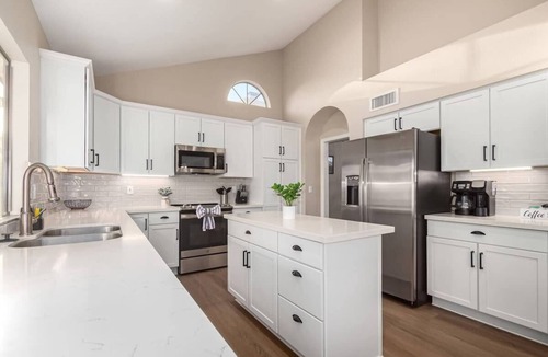 Chandler House | Solstice on Summit Retreat|Pool|Putt Grn|Sleeps 10