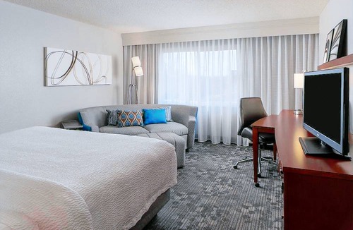 Twin Brook Hotel | Sonesta Select Chattanooga Hamilton Place