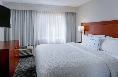 Twin Brook Hotel | Sonesta Select Chattanooga Hamilton Place