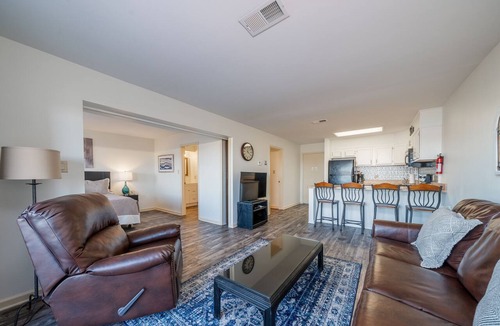 Lake Hamilton Condo | South Shore 1 bdrm! Cabana-Gameroom/Mini-Golf! Indoor Hot Tub & More!