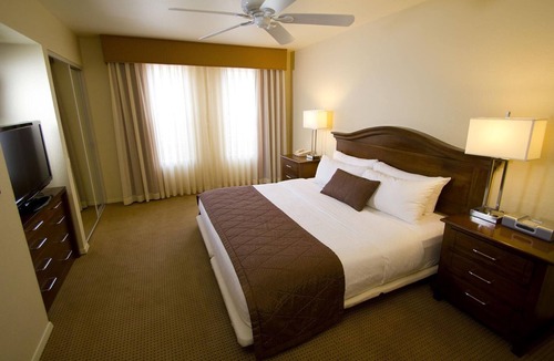 Northeast Santa Fe Resort | Spacious 1 Bedroom Deluxe Suite w/ Resort Pool ,WiFi & More