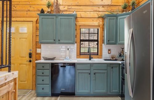 Branson Theater District Cabin | Spacious 2-BD + Loft Retreat in the Heart of Branson-Minutes to Shows, Shopping & Dining