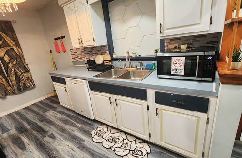Buechel House | Spacious 3BD Luxury Stay