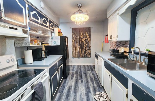 Buechel House | Spacious 3BD Luxury Stay