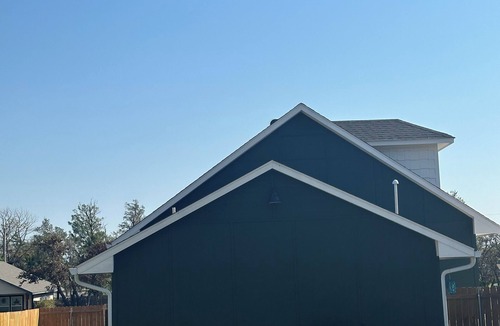 Woodward House | Spacious 4-bedroom bungalow in soothing Woodward with wonderful character!