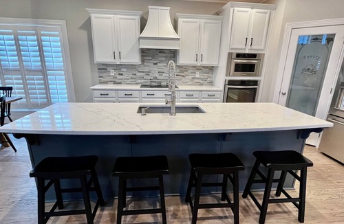 Buechel House | Spacious 4-bedroom house in Walking Distance to Restaurants