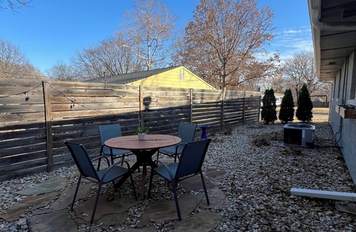 Manhattan House | Spacious 4-bedroom house in beautiful Manhattan with AC