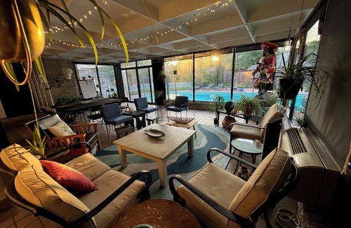 Hutchinson House | Spacious 5 bedroom Retreat with Pool & Tennis Court Near KS State Fair