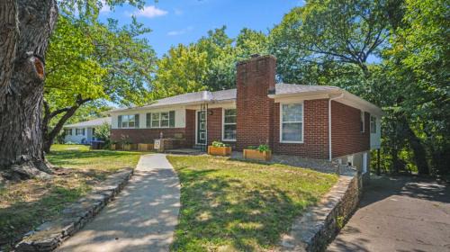 Bashford Manor House | Spacious 5-Bedroom Retreat for 12 in Serene Neighborhood Near Louisville's Best Attractions