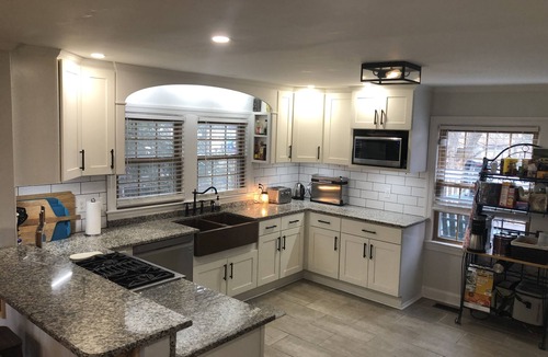 Beechmont House | Spacious 6BR, 10 bed Derby House. Walk to the track.
