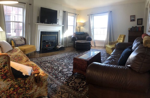 Beechmont House | Spacious 6BR, 10 bed Derby House. Walk to the track.