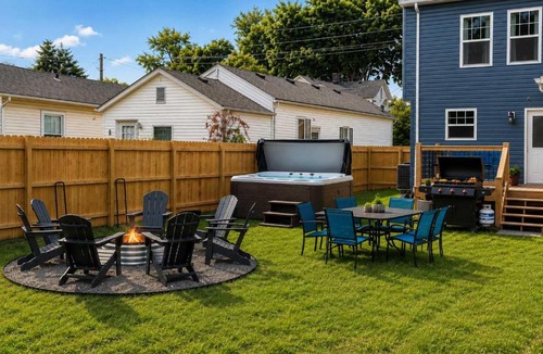 Jeffersonville House | Spacious 6BR Louisville Duplex Sleeps 27 Games