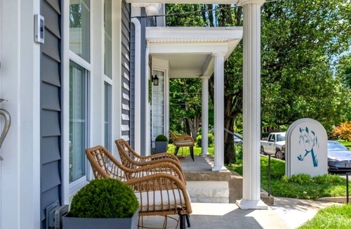 Crescent Hill House | Spacious 6BR Retreat Sleeps 17 The Eastern Don David