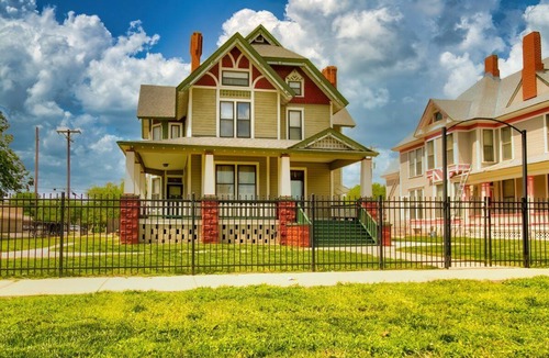 Wichita House | Spacious 7-bedroom, 4 bathroom house with WiFi and new HVAC in wonderful Wichita