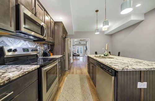 Shelby Park Apartment | Spacious and stylish Louisville gem for groups!