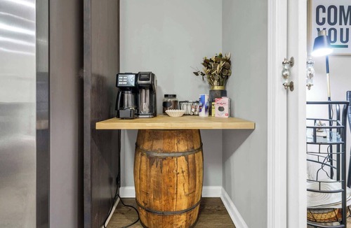 Shelby Park Apartment | Spacious and stylish Louisville gem for groups!