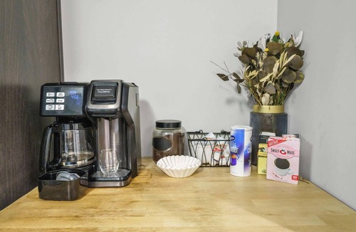Shelby Park Apartment | Spacious and stylish Louisville gem for groups!