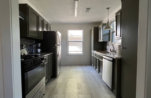 Monroe House | Spacious Bohemian Bungalow. Pet-friendly & centrally-located w/play nook!