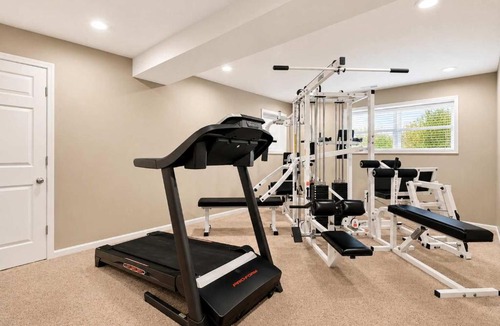 Buckner House | Spacious Buckner Retreat Theater & Game Room