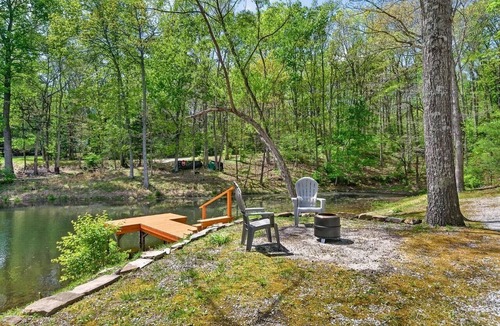 Crossville House | Spacious Cabin Oasis – Waterfront & Serene
