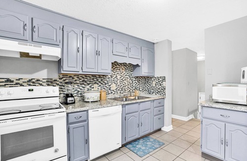Valley Station House | Spacious & Clean House. Wide Free Parking Lot. Between Louisville & Fort Knox.