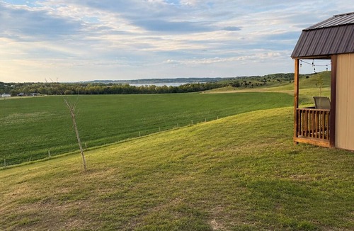 Lake Andes Cottage | Spacious Cottage 4 with Loft, Full Kitchen & Stunning Views