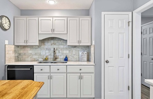 Buechel House | Spacious East End Louisville retreat near downtown