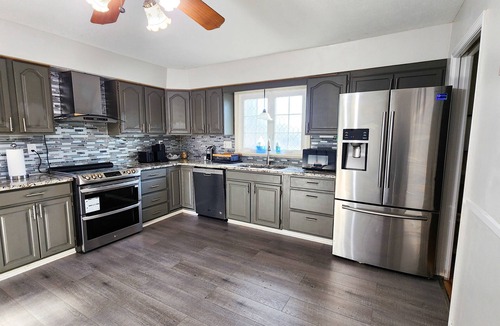 Klondike House | Spacious Escape: Five Bedroom Home Near Airport, Expo Center