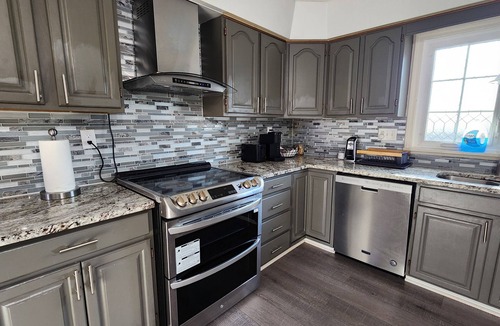 Klondike House | Spacious Escape: Five Bedroom Home Near Airport, Expo Center