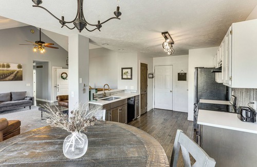 Lincoln House | Spacious & Family Friendly! Lincoln Home w/Deck