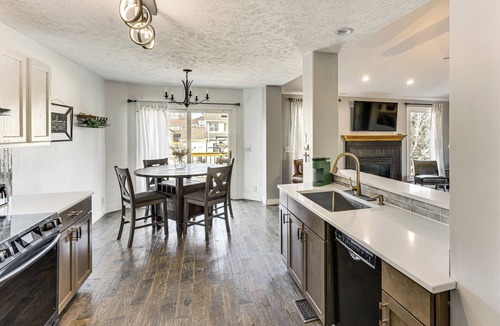 Lincoln House | Spacious & Family Friendly! Lincoln Home w/Deck